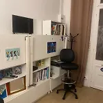 Loge, Studio Facing Gare Du Nord