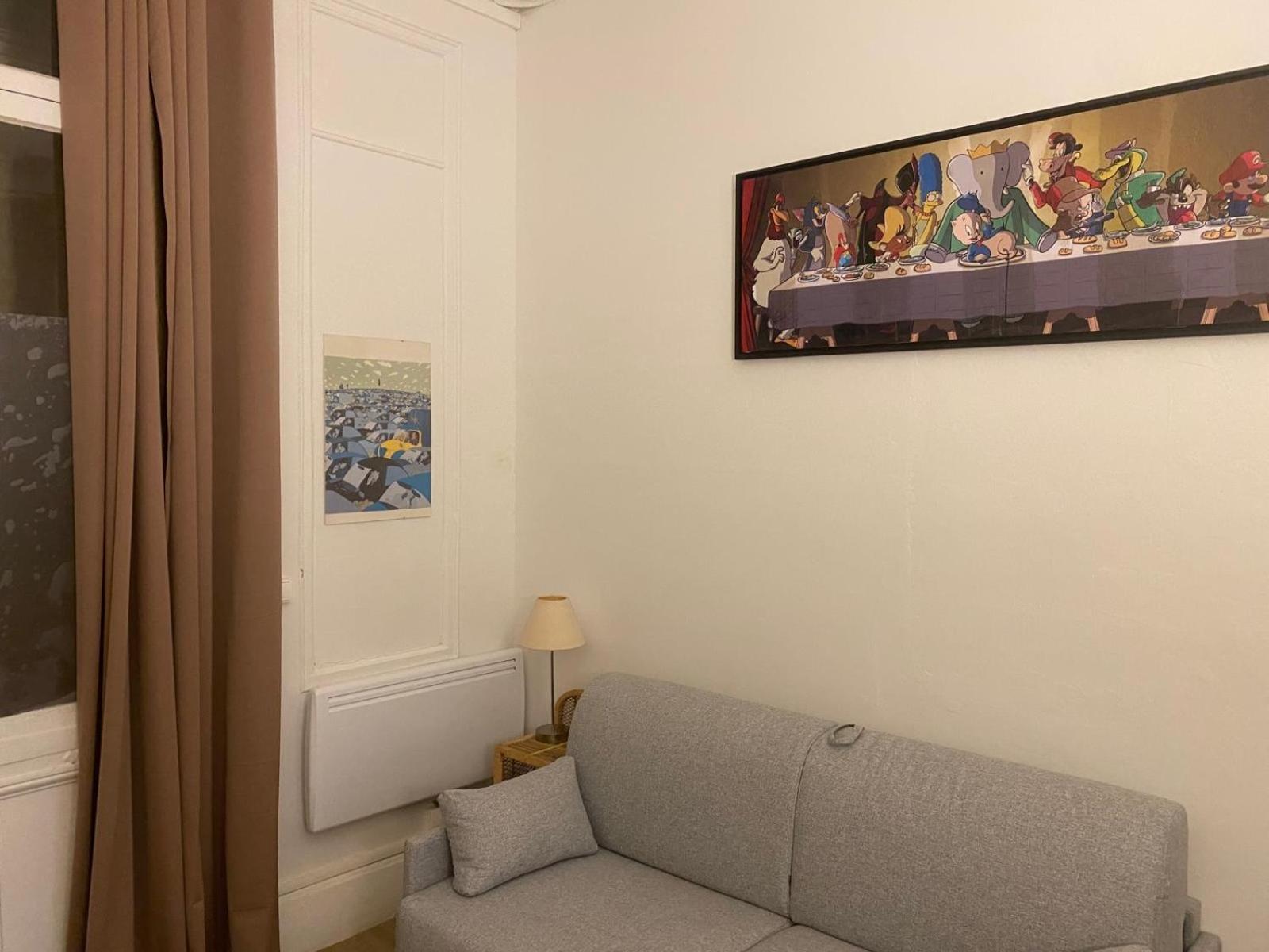 Loge, Facing Gare Du Nord
